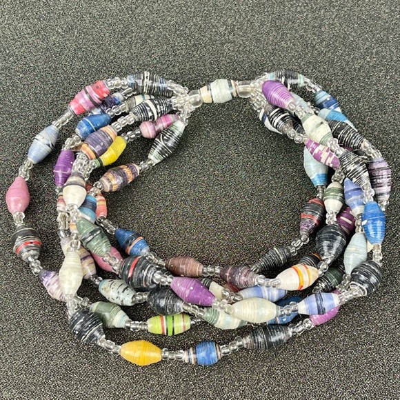 Handmade multicolored paper beaded stretchy bracelet - Picture 7 of 7